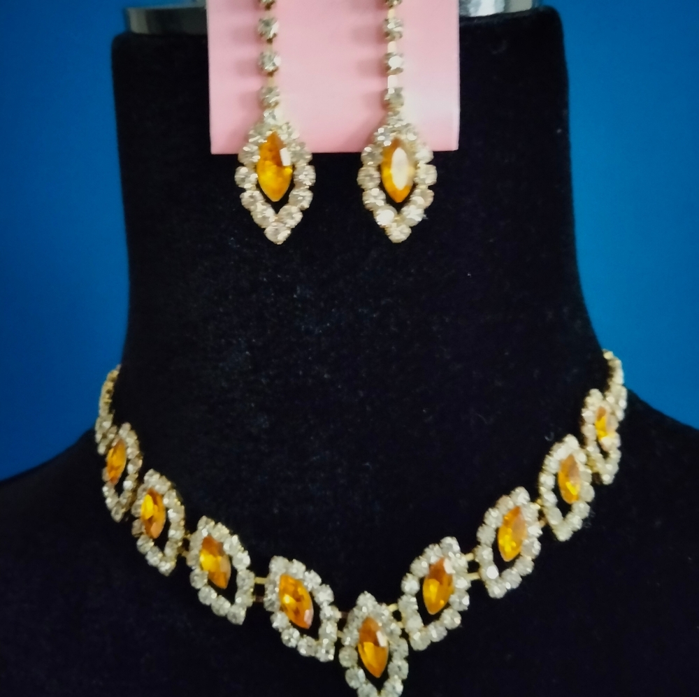 Radiant Queen Necklace Set